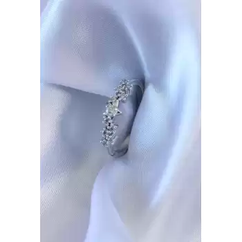 Gümüş Renk Zirkon Taşlı Yıldız Model Kadın Yüzük