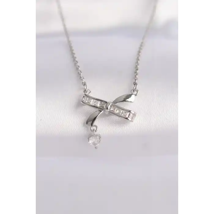 316L Çelik Zincir Gümüş Renk Zirkon Taşlı Kalp Detay Fiyonk Kolye