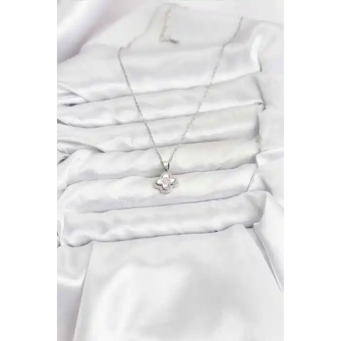 316L Çelik Zincir Gümüş Renk Zirkon Taşlı Yonca Model Kadın Kolye