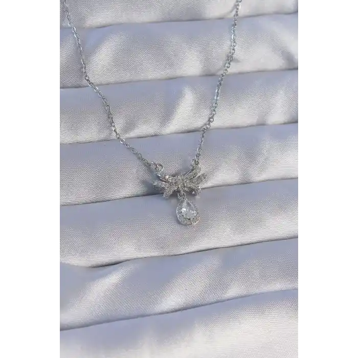 316L Çelik Zincirli Gümüş Renk Zirkon Taşlı Damla Detay Fiyonk Model Kolye