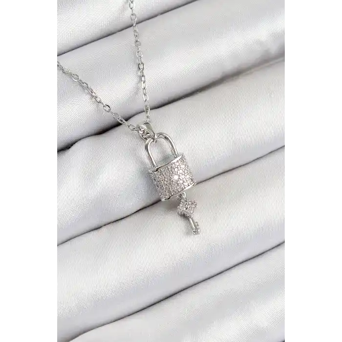 316L Çelik Zirkon Taşlı Kilit Ve Sallantılı Anahtar Model Gümüş Renk Kadın Kolye
