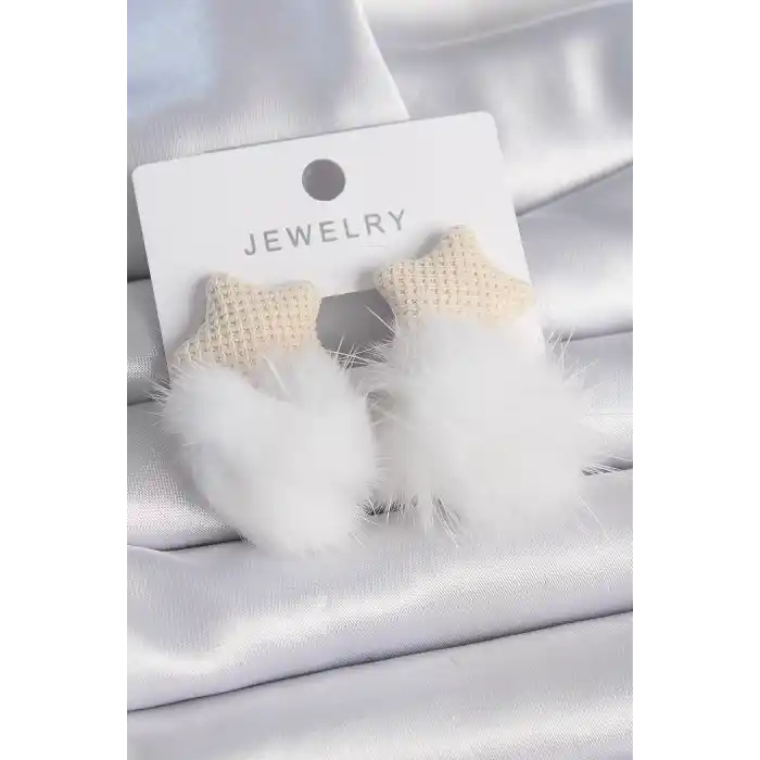 Beyaz Renk Tüylü Yıldız Ponpon Model Kadın Küpe