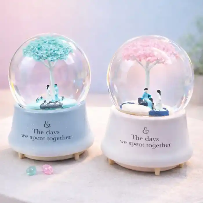 Büyük Boy Romantik Çiftler Temalı Kar Küresi