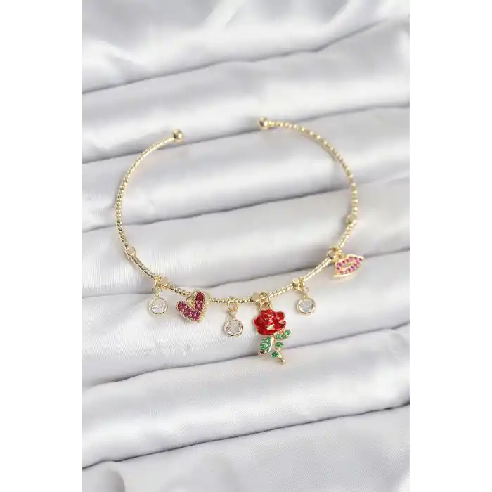 Gül Charmlı Gold Renk Pirinç Kadın Bileklik