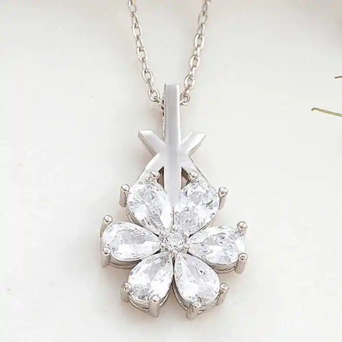 Gümüş Beyaz Sevgi Çiçeği Kadın Kolye