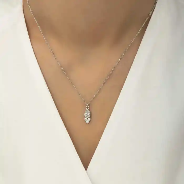 Gümüş Çiğ Damlası Tektaş Bayan Kolye