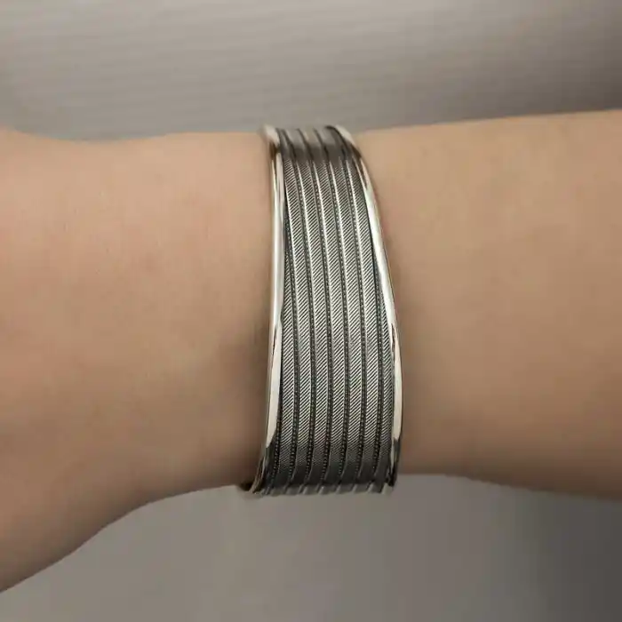 Gümüş Eskitme Desenli Bayan Bilezik