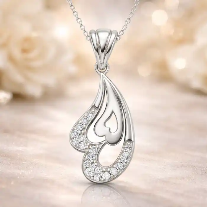 Gümüş Kalpli Bayan Kolye