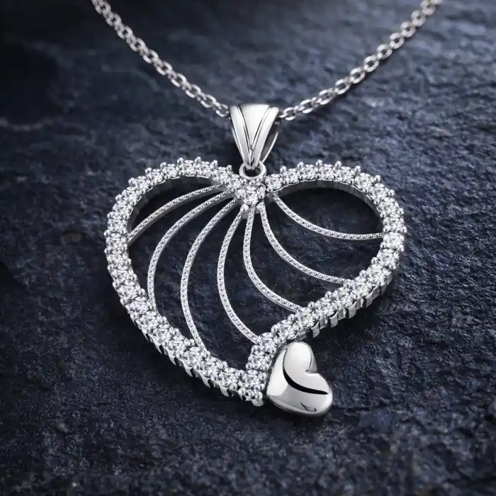 Gümüş Kalpli Bayan Kolye