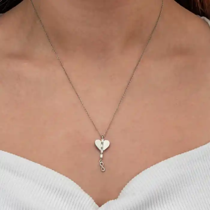 Gümüş Kalpli Sonsuzluk Kadın Kolye