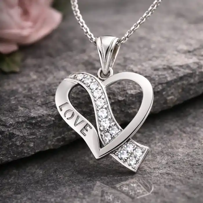 Gümüş Love Kalp Bayan Kolye