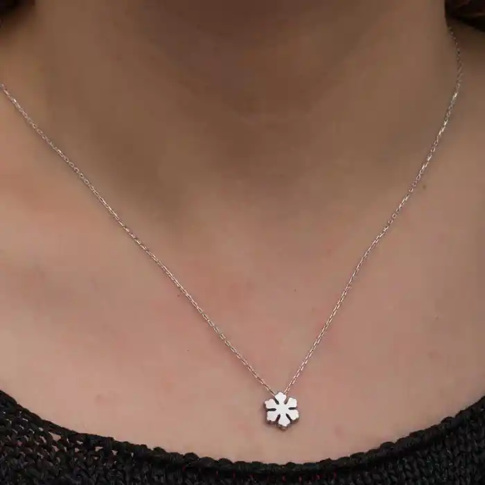 Gümüş Minimal Kar Tanesi Kadın Kolye
