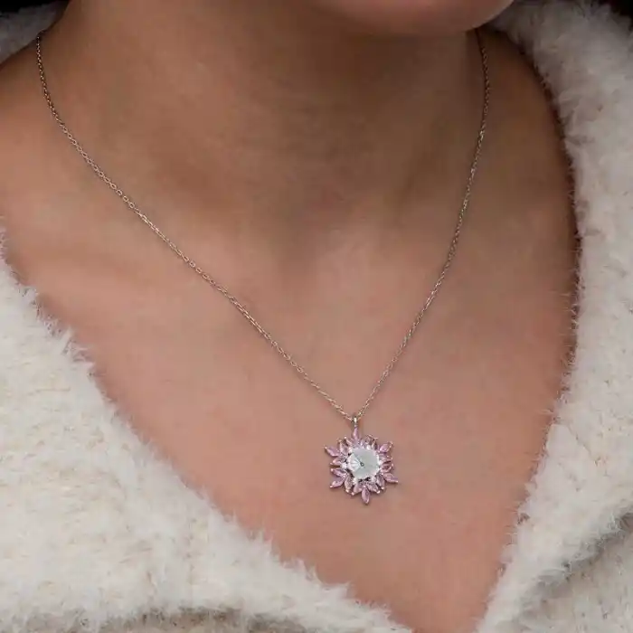 Gümüş Pembe Lotus Desenli Çiçek Kadın Kolye