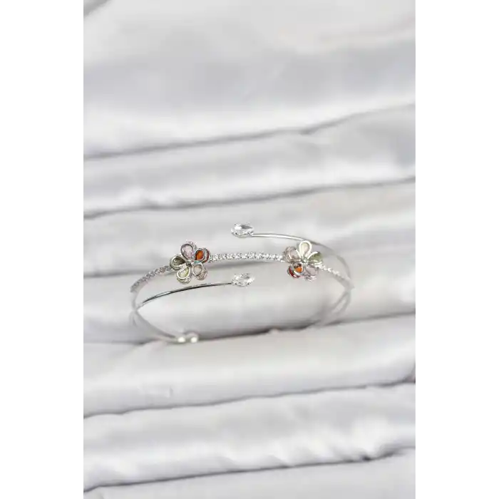 Gümüş Renk Pirinç Zirkon Taşlı Çiçek Model Kadın Bileklik