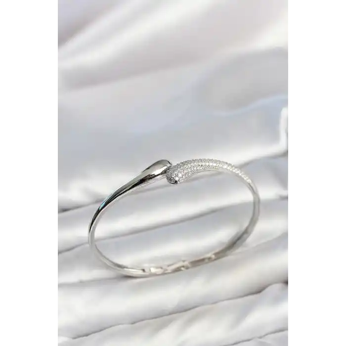 Gümüş Renk Zirkon Taşlı Tifani Model Kadın Kelepçe Bileklik