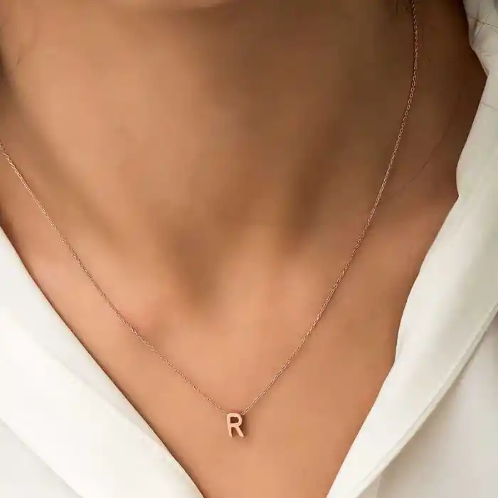 Gümüş Rose 3 Boyutlu R Harf Bayan Kolye
