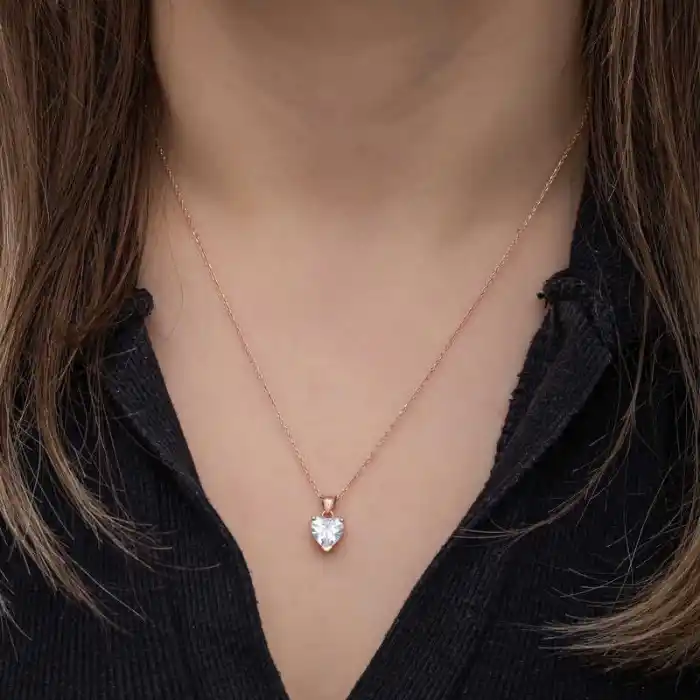 Gümüş Rose Beyaz Taşlı Kalpli Kadın Kolye