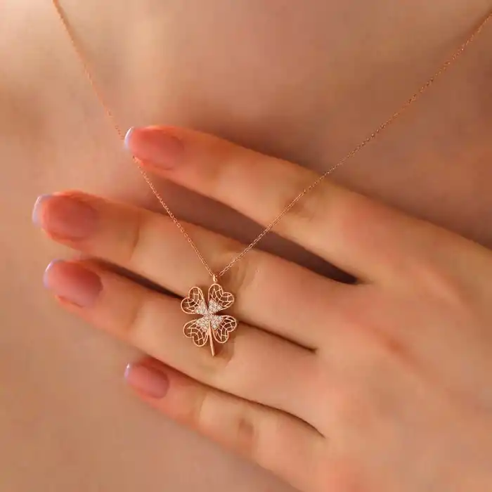 Gümüş Rose Dört Yapraklı Yonca Kadın Kolye