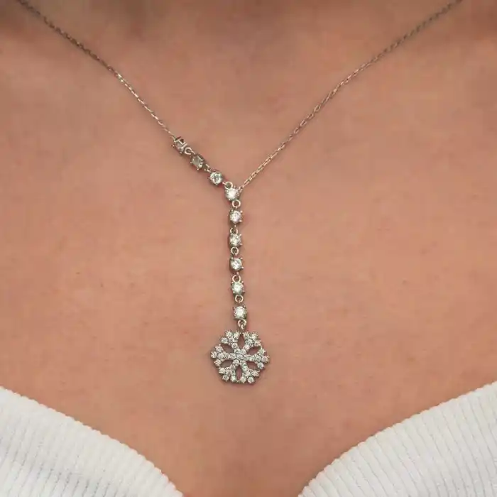 Gümüş Sıralı Zirkon Taşlı Kar Tanesi Kadın Kolye