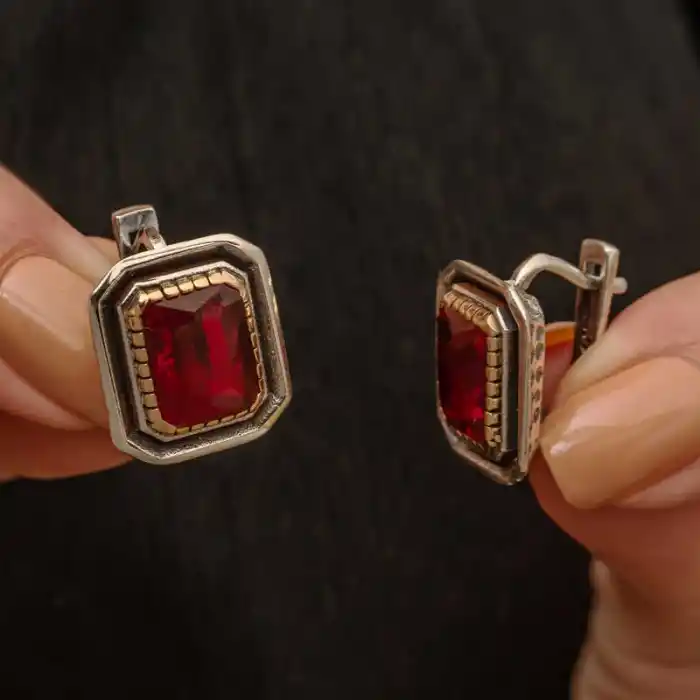 Gümüş Yakut Taşlı Otantik Kadın Küpe