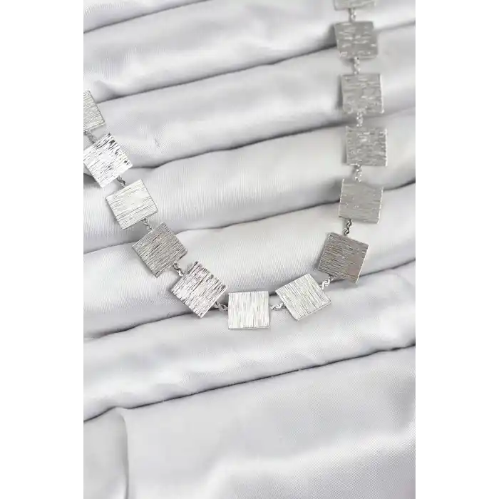 Kare Plaka Model Gümüş Renk Kadın Kolye