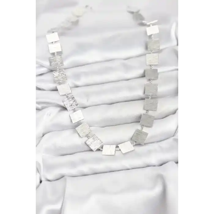 Kare Plaka Model Gümüş Renk Kadın Kolye