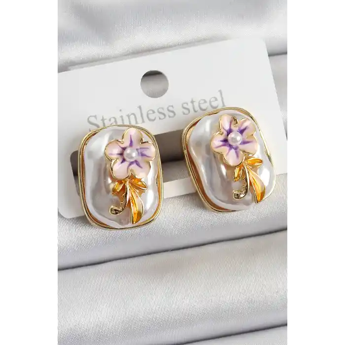 Pirinç Beyaz Mineli İnci Detaylı Çiçek Figürlü Sanatsal Portre Model Gold Renk Kadın Küpe