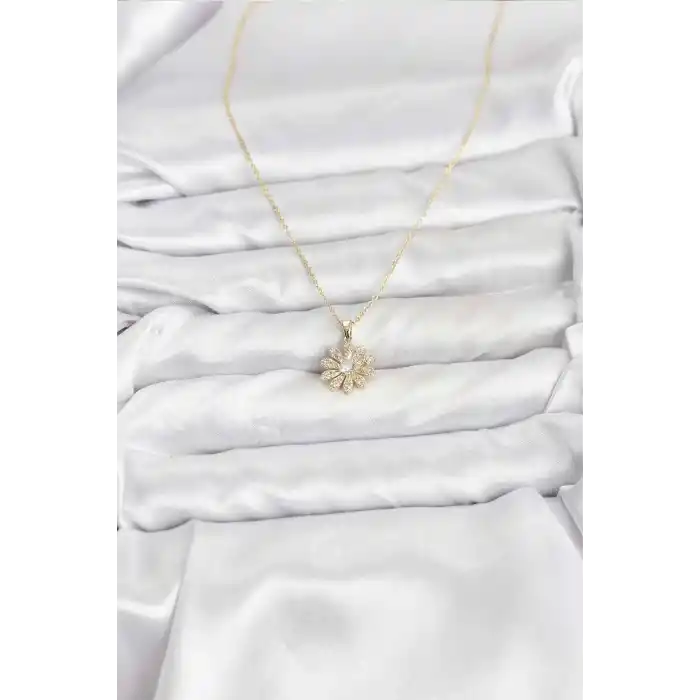 Pirinç Gold Renk Çiçek Model Kadın Kolye