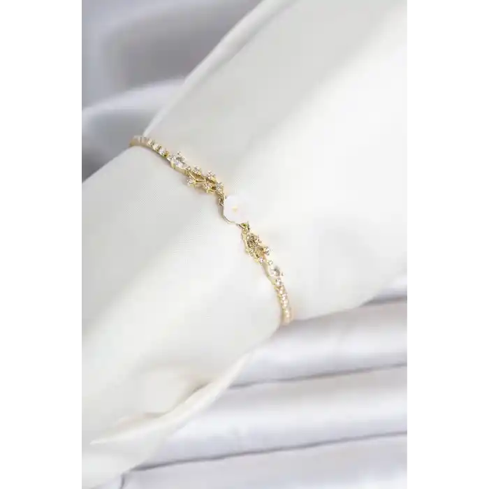 Pirinç Gold Renk Çiçek Model Su Yolu Kadın Bileklik