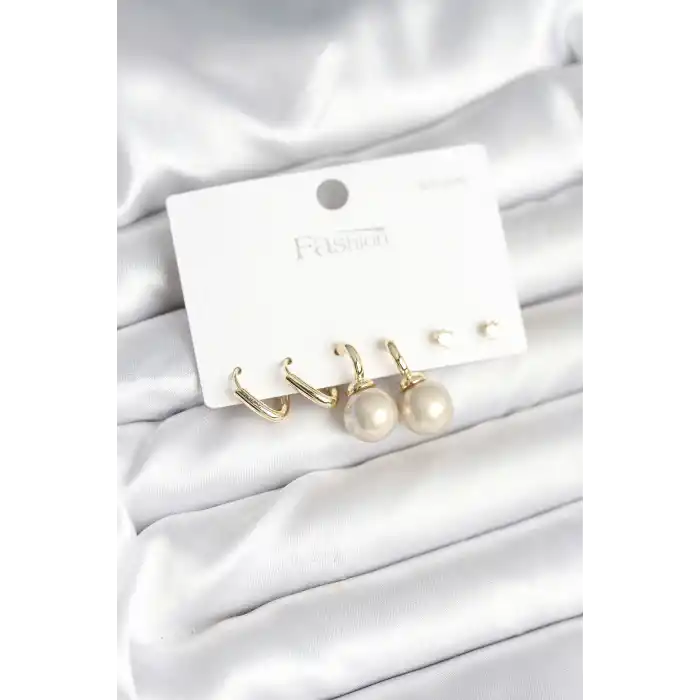 Pirinç Gold Renk İnci Detaylı 925 Gümüş Çivili Kadın Küpe Seti