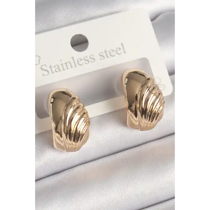 Pirinç Gold Renk İşleme Detaylı Yarım Halka Model Kadın Küpe