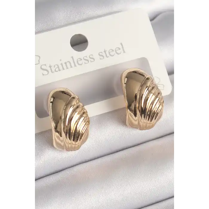 Pirinç Gold Renk İşleme Detaylı Yarım Halka Model Kadın Küpe