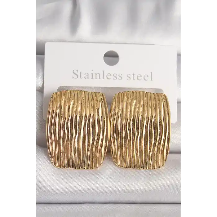 Pirinç Gold Renk İşlemeli Kare Plaka Model Kadın Küpe