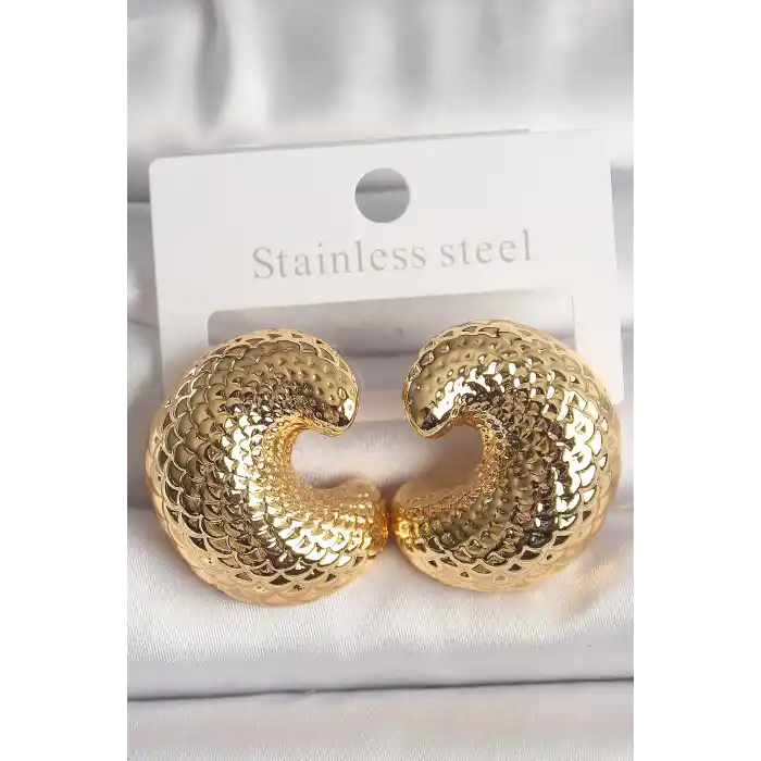 Pirinç Gold Renk Yılan Sırtı İşlemeli Yarım Halka Model Kadın Küpe