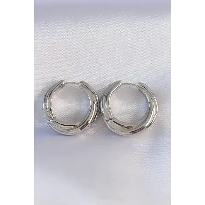 Pirinç Gümüş Renk Asimetrik Kıvrım Küpe