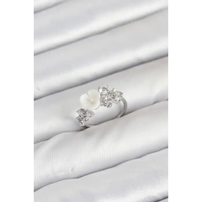 Pirinç Gümüş Renk Çiçek Model Zirkon Taşlı Kadın Yüzük