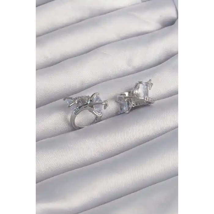 Pirinç Gümüş Renk İri Zirkon Taşlı Kıvrımlı Minimal Kelebekli Halka Küpe
