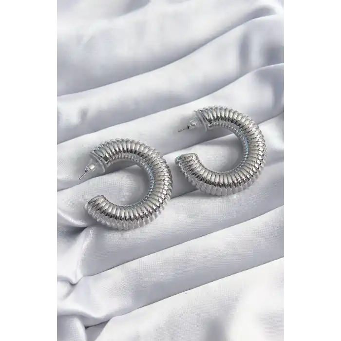 Pirinç Gümüş Renk İşleme Halka Model Kadın Küpe