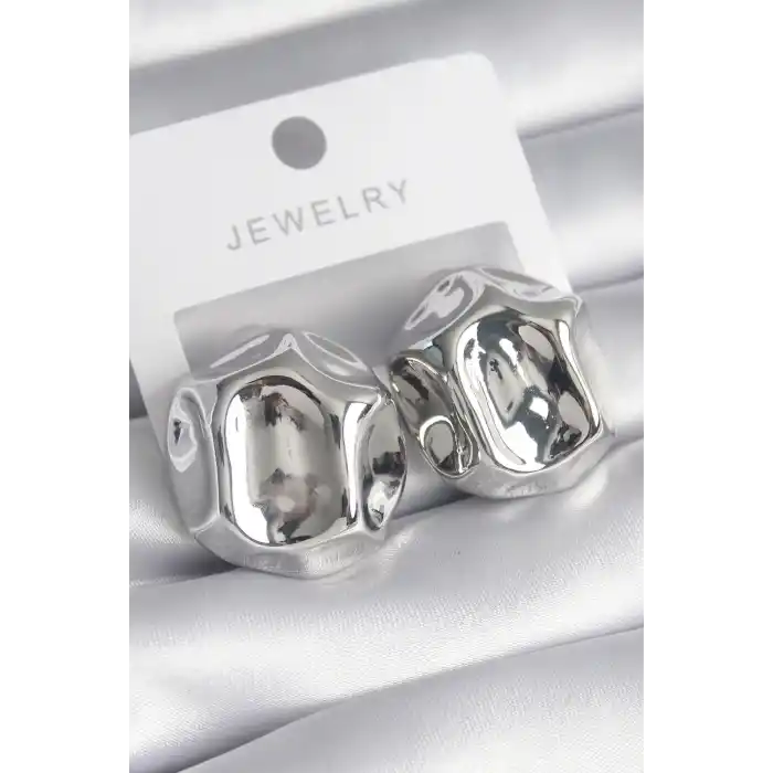 Pirinç Gümüş Renk İşlemeli Top Model Kadın Küpe