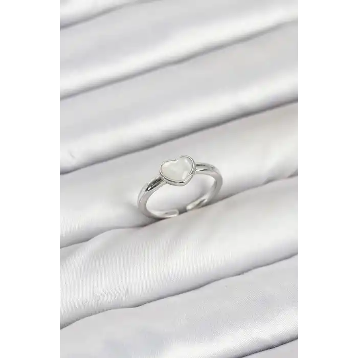 Pirinç Gümüş Renk Kalpli Kadın Yüzük