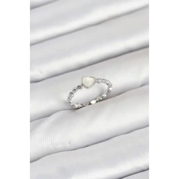 Pirinç Gümüş Renk Kalpli Model Kadın Yüzük