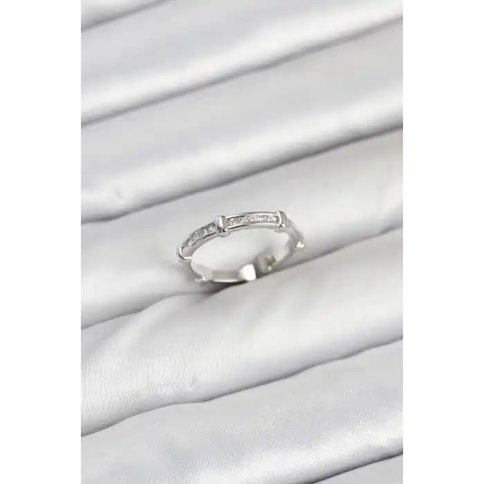 Pirinç Gümüş Renk Kemik Model Zirkon Taşlı Kadın Yüzük