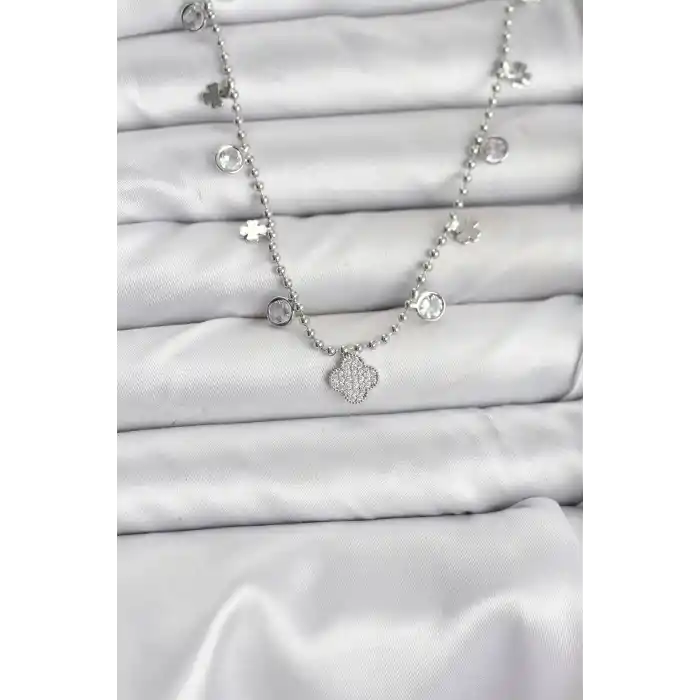 Pirinç Gümüş Renk Yonca Model Kadın Kolye