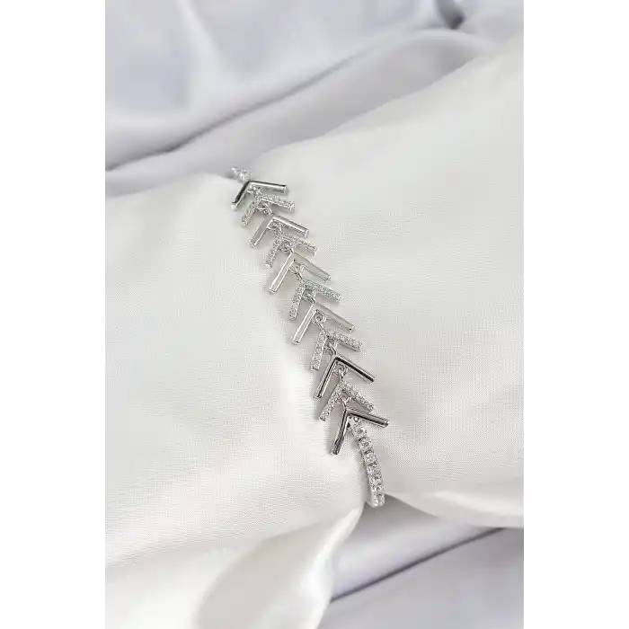 Pirinç Gümüş Renk Zirkon Taşlı Balık Sırtı Kadın Bileklik