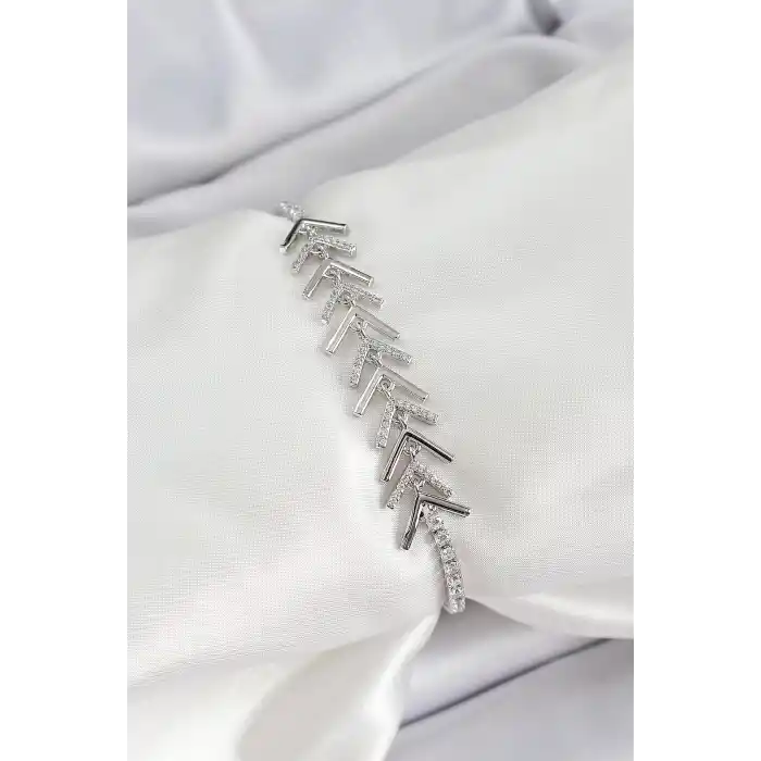 Pirinç Gümüş Renk Zirkon Taşlı Balık Sırtı Kadın Bileklik