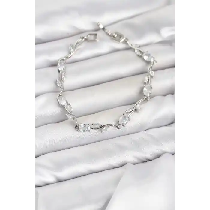 Pirinç Gümüş Renk Zirkon Taşlı Çiçek Model Kadın Bileklik