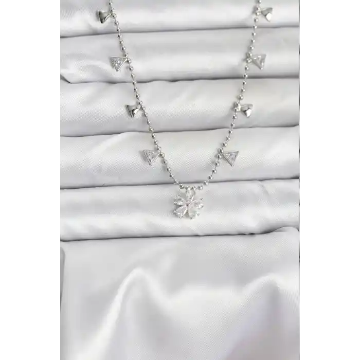 Pirinç Gümüş Renk Zirkon Taşlı Çiçek Model Kadın Kolye