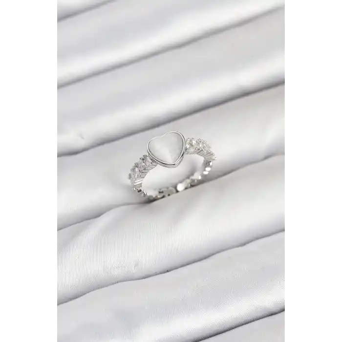 Pirinç Gümüş Renk Zirkon Taşlı Kalpli Kadın Yüzük