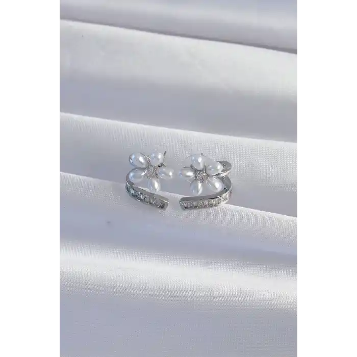 Pirinç Gümüş Renk Zirkon Taşlı Kıvrımlı İnci Çiçek Küpe