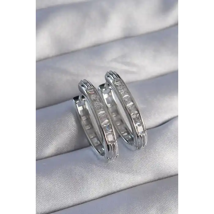 Pirinç Gümüş Renk Zirkon Taşlı Oval Model Küpe